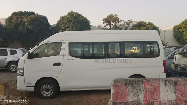 Miniautocarro (15L) Nissan Urvan