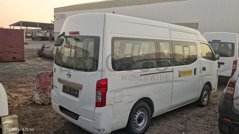 Miniautocarro (15L) Nissan Urvan