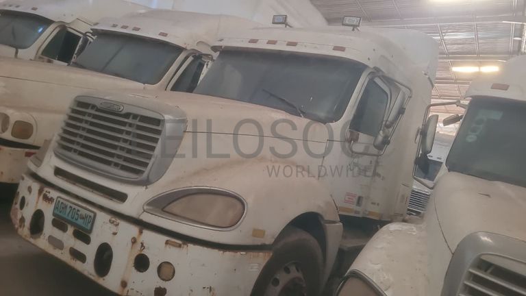 FREIGHTLINER Columbia - 2004