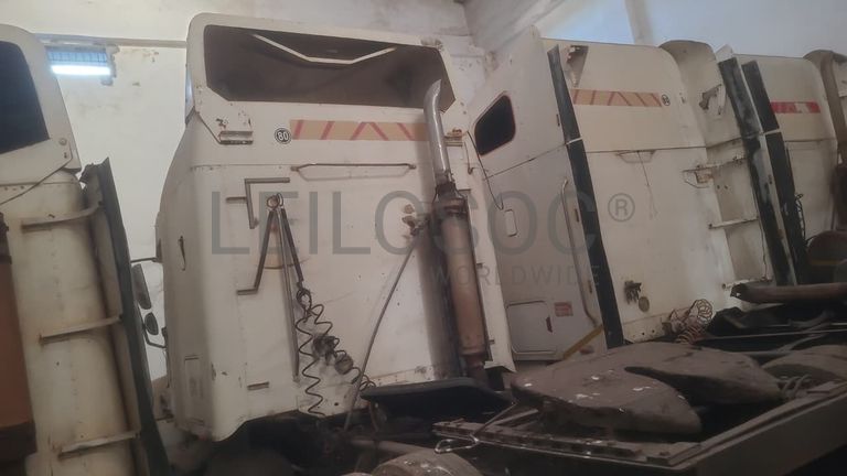FREIGHTLINER Columbia - 2004