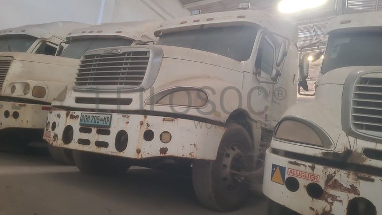 FREIGHTLINER Columbia - 2004