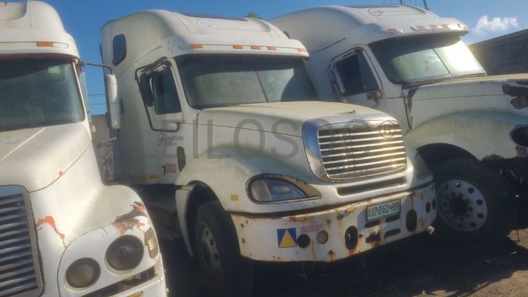 FREIGHTLINER CL120645T - 2003