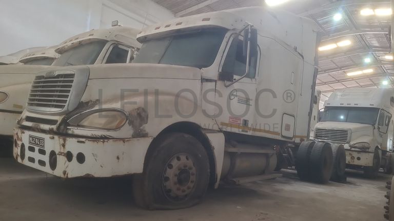 FREIGHTLINER CL120645T - 2001
