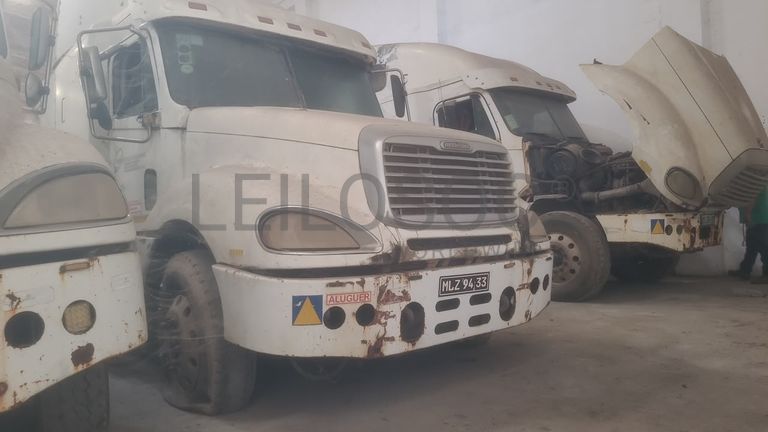 FREIGHTLINER CL120645T - 2001