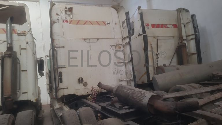FREIGHTLINER FLC12645T - 2000