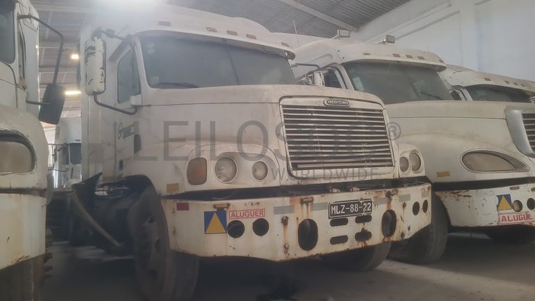 FREIGHTLINER FLC12645T - 2000