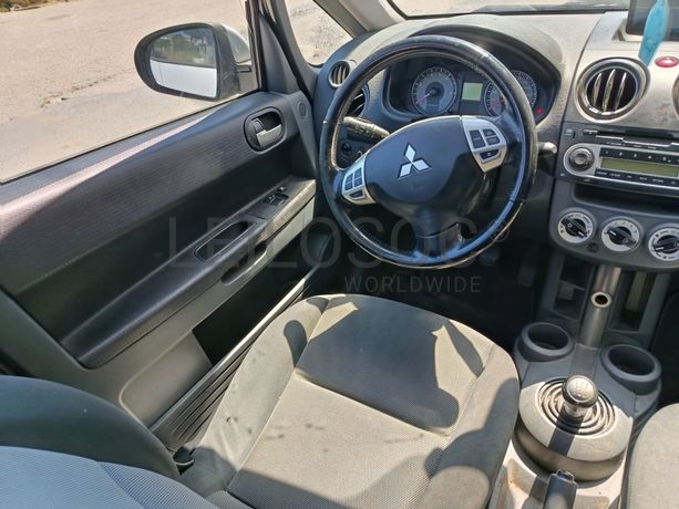 Mitsubishi Colt · Ano 2011