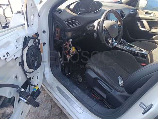 Peugeot 308 · Ano 2014