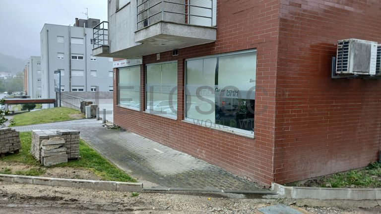 Loja + Equipamento de Hotelaria · Vieira do Minho