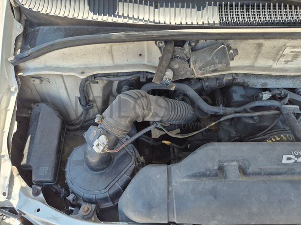 Toyota Hiace · 9 Lugares · Ano 2006