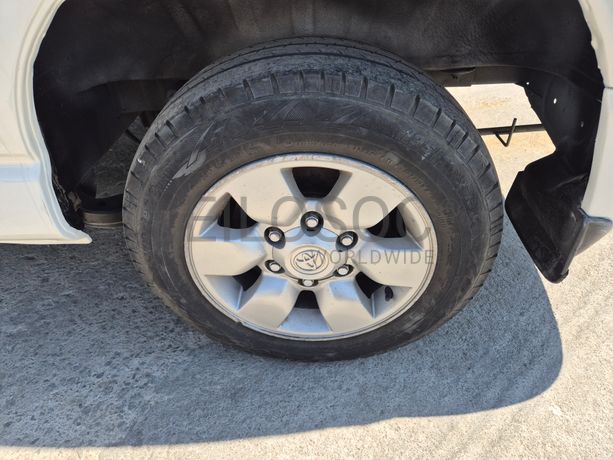 Toyota Hiace · 9 Lugares · Ano 2006