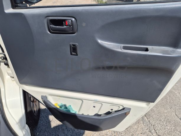 Toyota Hiace · 9 Lugares · Ano 2006