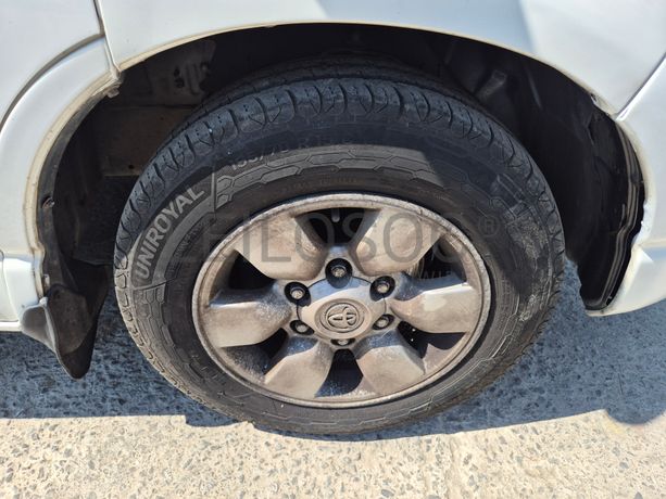 Toyota Hiace · 9 Lugares · Ano 2006