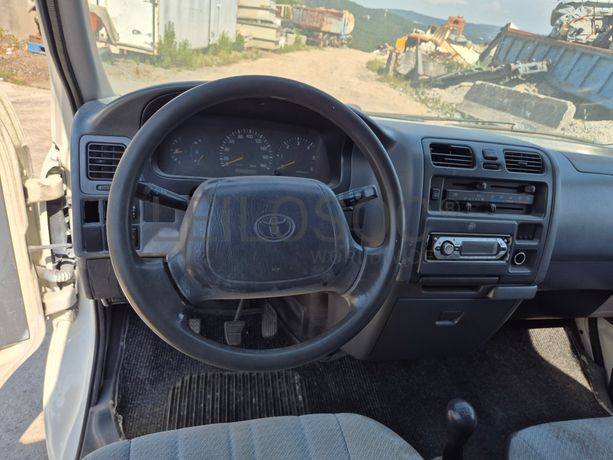 Toyota Hiace · 9 Lugares · Ano 2006