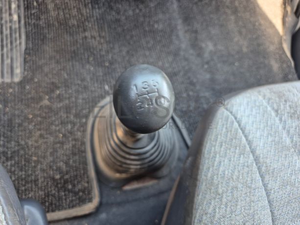 Toyota Hiace · 9 Lugares · Ano 2006