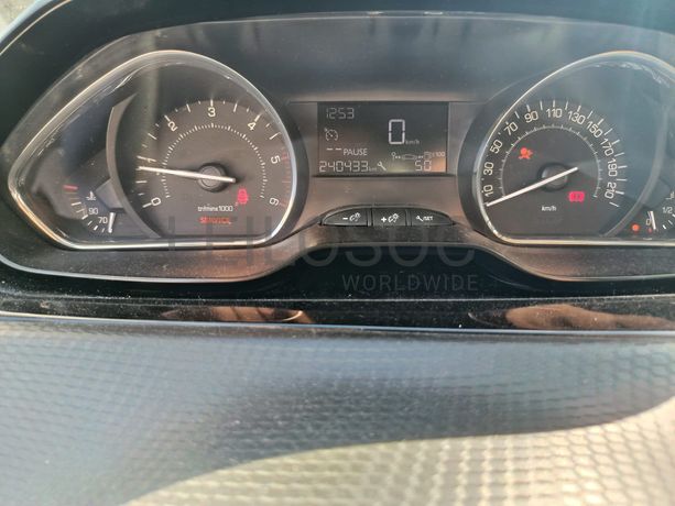 Peugeot 2008 · Ano 2013