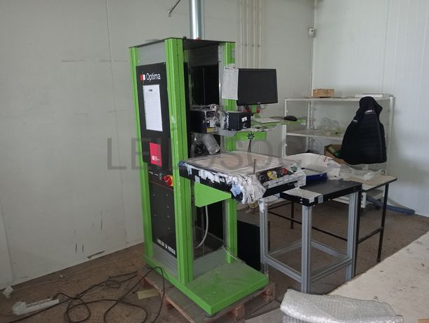 Fotografia de equipamento: Máquina de gravação a laser 
