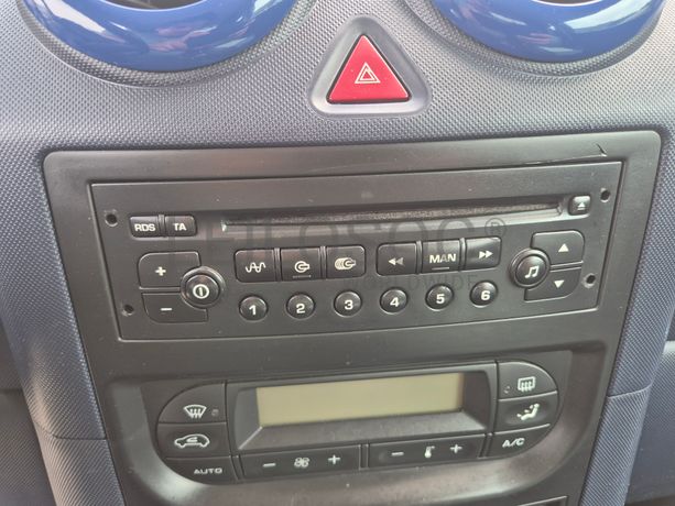 Peugeot 1007 · Ano 2006