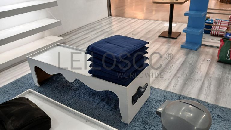Equipamentos e Stock · Mobiliário e Decoração