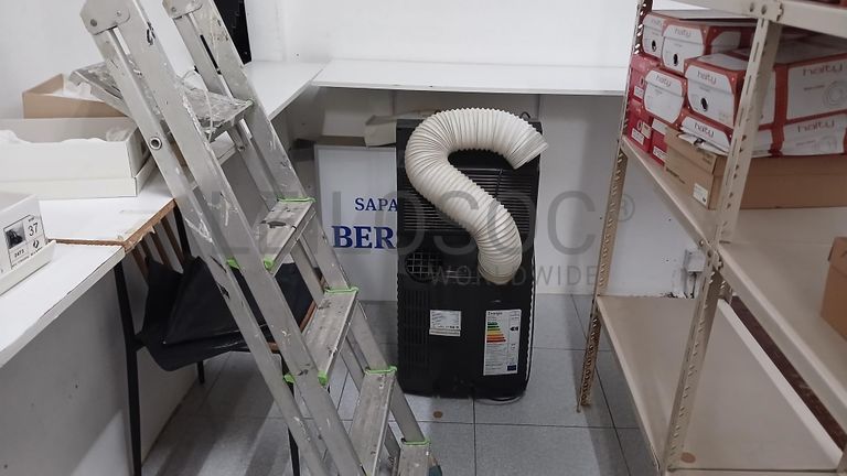 Equipamentos e Stock · Mobiliário e Decoração