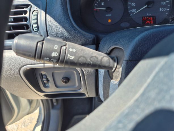 Renault Clio · Ano 2001