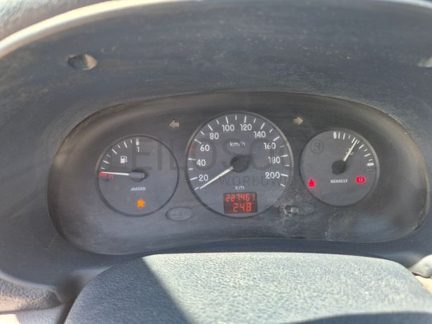 Renault Clio · Ano 2001