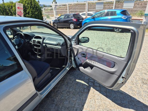 Renault Clio · Ano 2001