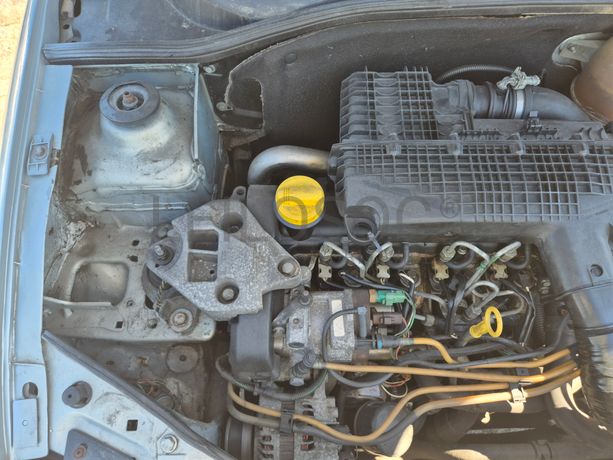 Renault Clio · Ano 2001