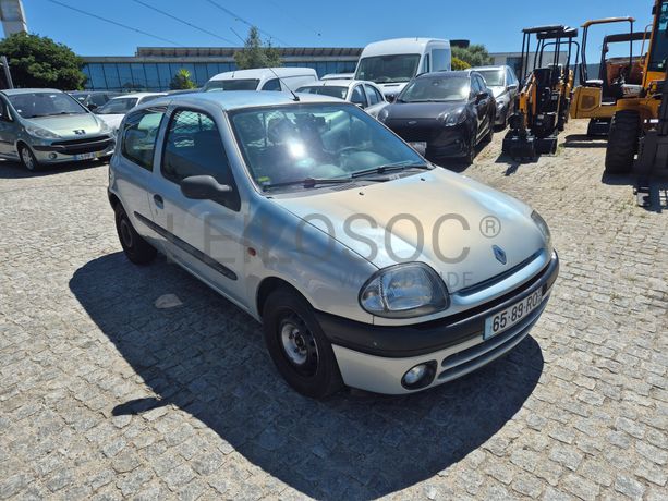 Renault Clio · Ano 2001