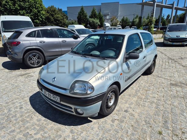 Renault Clio · Ano 2001