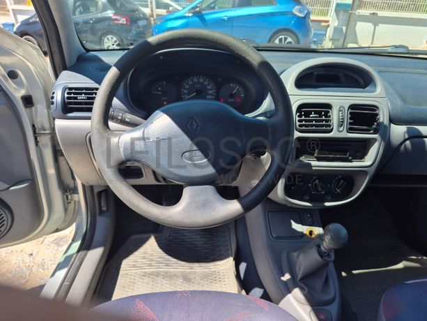 Renault Clio · Ano 2001