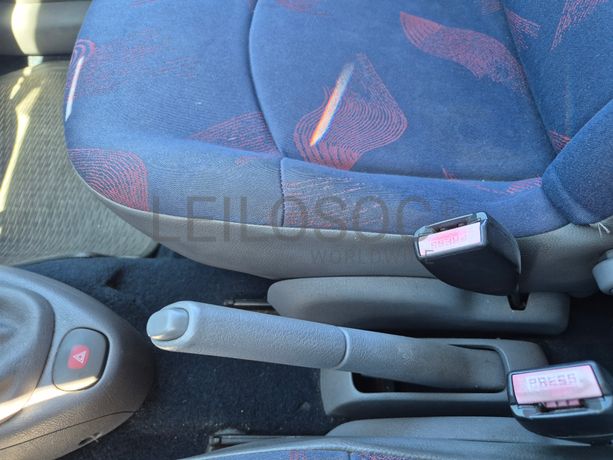 Renault Clio · Ano 2001