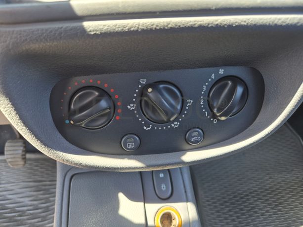Renault Clio · Ano 2001