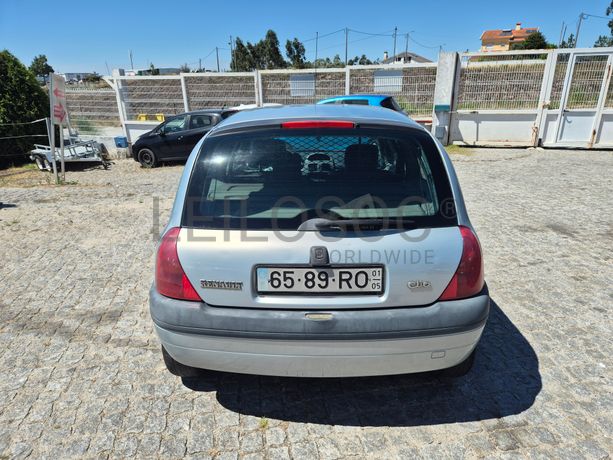 Renault Clio · Ano 2001