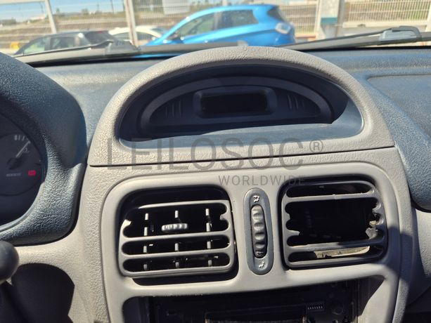 Renault Clio · Ano 2001