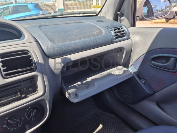 Renault Clio · Ano 2001