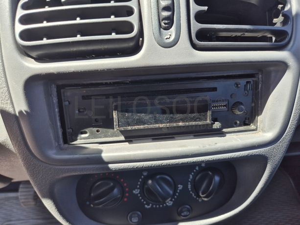 Renault Clio · Ano 2001