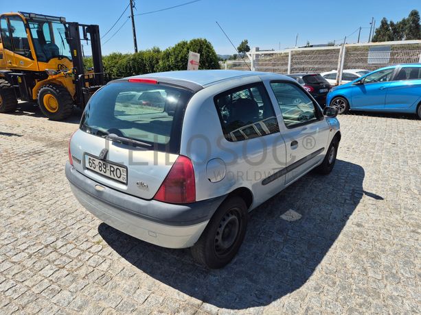 Renault Clio · Ano 2001