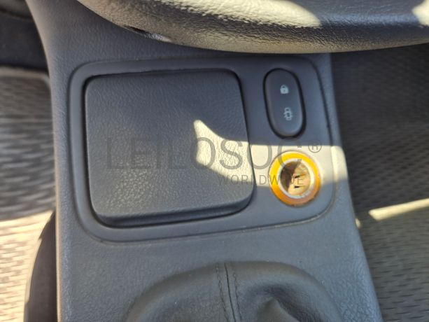 Renault Clio · Ano 2001