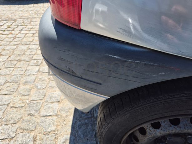 Renault Clio · Ano 2001