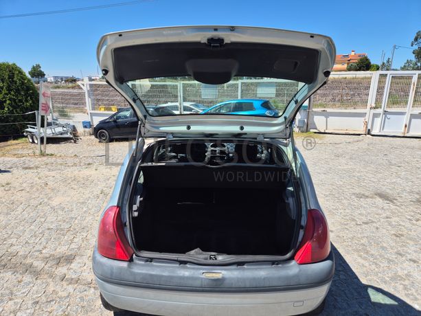 Renault Clio · Ano 2001