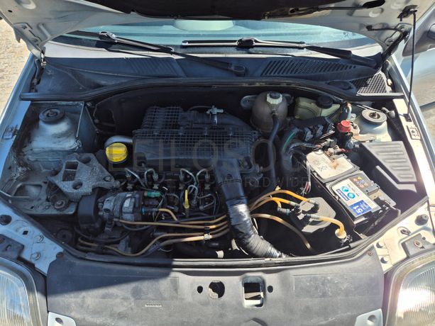 Renault Clio · Ano 2001