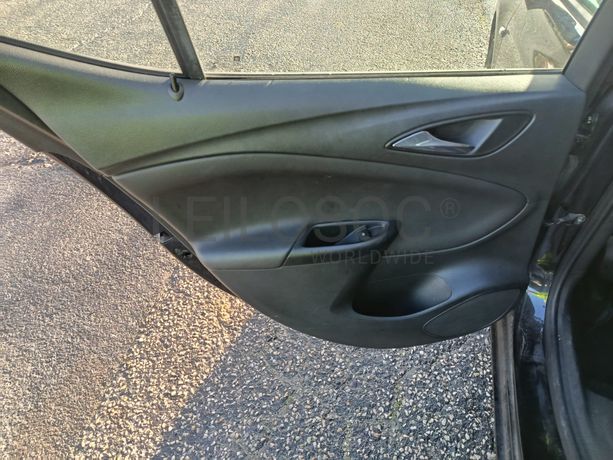 Opel Astra 1.6 CDTi · Ano 2015
