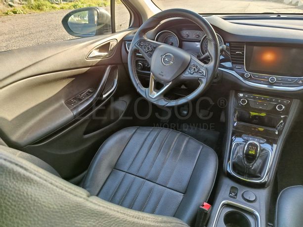 Opel Astra 1.6 CDTi · Ano 2015