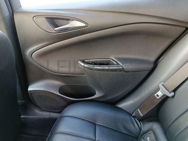 Opel Astra 1.6 CDTi · Ano 2015