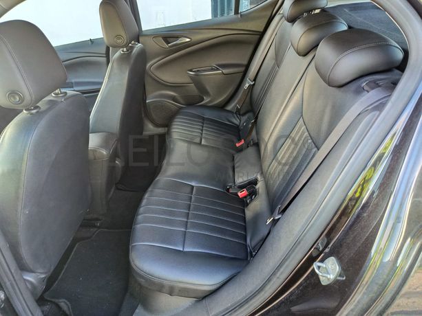 Opel Astra 1.6 CDTi · Ano 2015