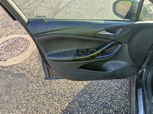 Opel Astra 1.6 CDTi · Ano 2015