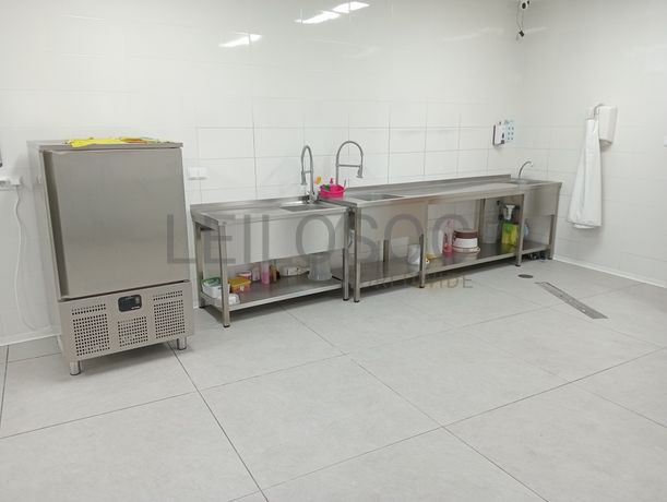 Equipamentos Industriais · Equipamentos de Escritório