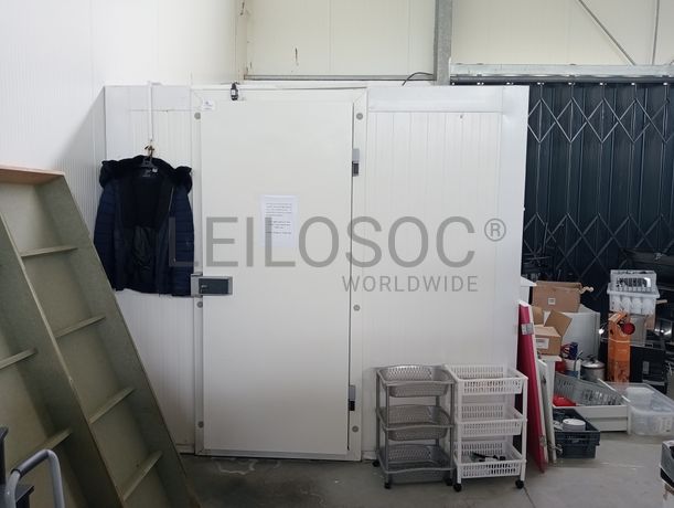 Equipamentos Industriais · Equipamentos de Escritório