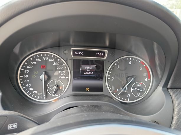 Mercedes-Benz GLA 180 CDI · Ano 2015